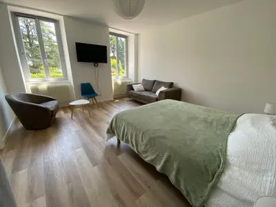 Télévision ou salle de divertissement dans l'établissement Appartement proche centre ville
