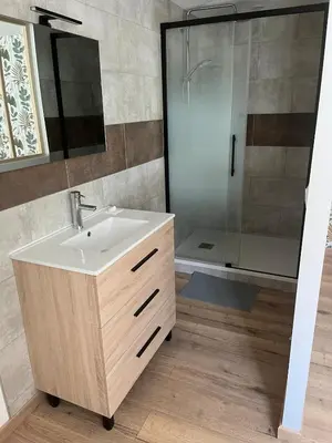Salle de bains dans l'établissement Au creux des marmites