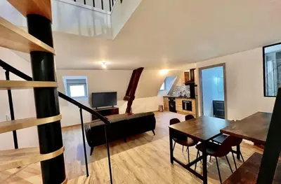 Télévision ou salle de divertissement dans l'établissement Luxury Duplex Auxonne Center