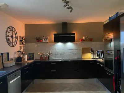 Cuisine ou kitchenette dans l'établissement Maison Theraholis