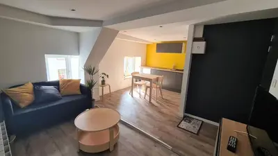 Télévision ou salle de divertissement dans l'établissement Joli appartement proche place Wilson - centre