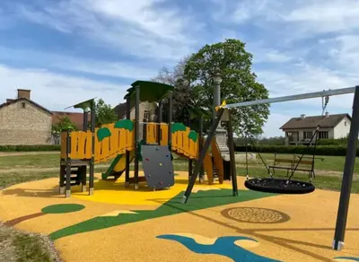 Aire de jeux pour enfants de l'établissement Appartement tout confort au calme