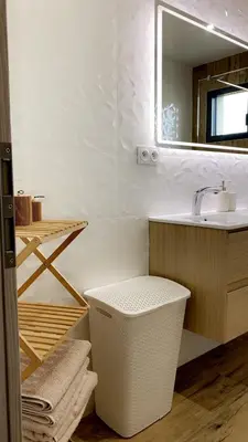 Salle de bains dans l'établissement Jolie maison, plain-pied à Dole