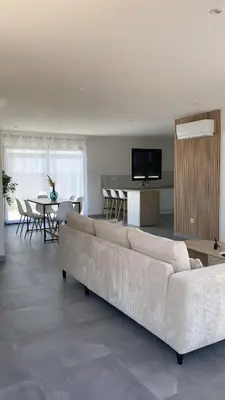 Télévision ou salle de divertissement dans l'établissement Jolie maison, plain-pied à Dole