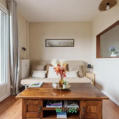 Charming quiet accommodation with balcony and parking