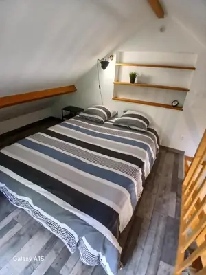 Un ou plusieurs lits dans un hébergement de l'établissement Maisonnette centre ville avec patio