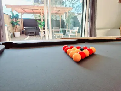 Billard dans l'établissement Appartement Spa et Terrasse