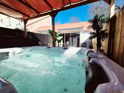 Piscine de l'établissement Appartement Spa et Terrasse ou située à proximité