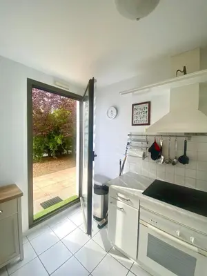 Cuisine ou kitchenette dans l'établissement Appartement résidence piscine - Dijon quartier Toison d'Or