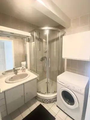 Salle de bains dans l'établissement Appartement résidence piscine - Dijon quartier Toison d'Or