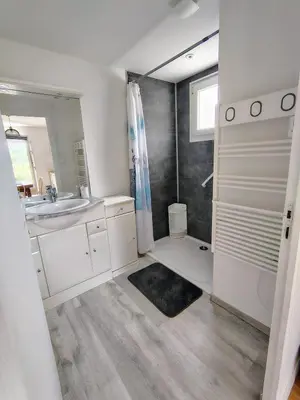 Salle de bains dans l'établissement Appartement calme avec jardin