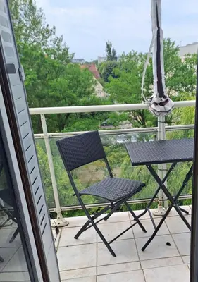 Balcon ou terrasse dans l'établissement Appartement T4 Dijon proche Tram et bus 4ème étage