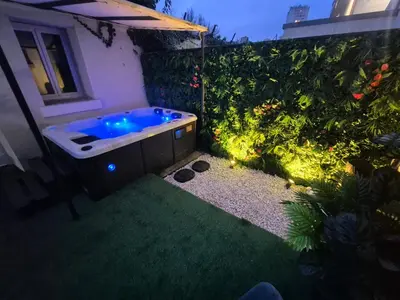 Jardin de l'établissement Studio avec Spa Privatif & Terrasse Jungle Dijon Centre