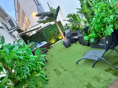Jardin de l'établissement Studio avec Spa Privatif & Terrasse Jungle Dijon Centre