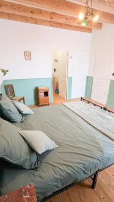 Un ou plusieurs lits dans un hébergement de l'établissement Auberge de la Belette Cendrée