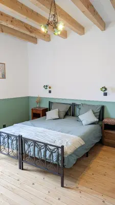 Un ou plusieurs lits dans un hébergement de l'établissement Auberge de la Belette Cendrée