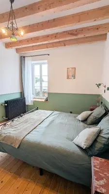 Un ou plusieurs lits dans un hébergement de l'établissement Auberge de la Belette Cendrée