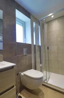 Salle de bains dans l'établissement Domaine en bord de saone