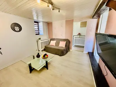 Cuisine ou kitchenette dans l'établissement Le spacieux - 3 chambres - Proche Gare TGV et RCEA