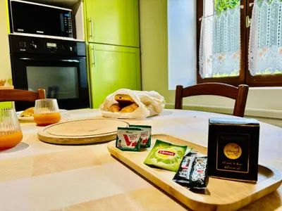 Cuisine ou kitchenette dans l'établissement Le bienvenu - 4 chambres - Proche Gare TGV et RCEA
