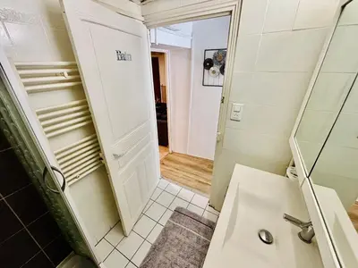 Salle de bains dans l'établissement Le bienvenu - 4 chambres - Proche Gare TGV et RCEA
