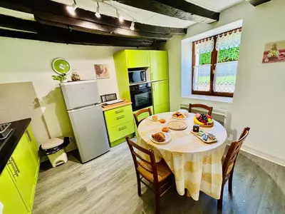 Cuisine ou kitchenette dans l'établissement Le bienvenu - 4 chambres - Proche Gare TGV et RCEA