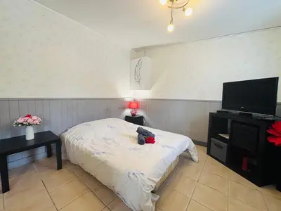 Un ou plusieurs lits dans un hébergement de l'établissement Le petit studio - 1 chambre - Proche Gare TGV et RCEA