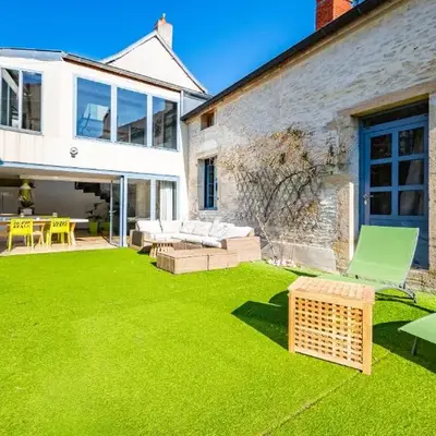 Maison ALMA Piscine -Baby Foot - Cheminée- Jacuzzi