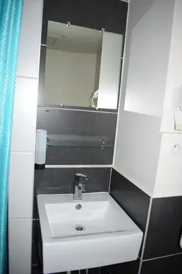 Salle de bains dans l'établissement Le Lieu