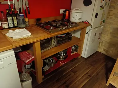 Cuisine ou kitchenette dans l'établissement Maison conviviale Tribus, familles et amis