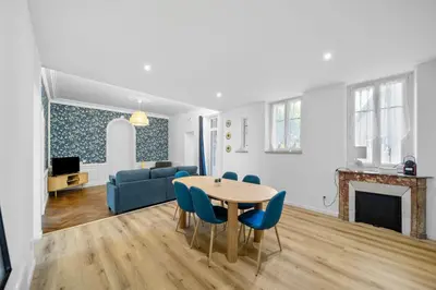 Coin salon dans l'établissement Charme & confort avec extérieur privatif en ville