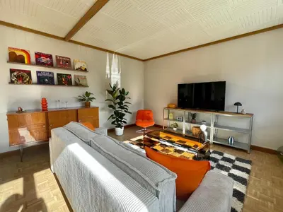 Télévision ou salle de divertissement dans l'établissement Mid Century - 3 bedrooms - Parking - 6 people