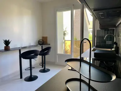 Cuisine ou kitchenette dans l'établissement Mid Century - 3 bedrooms - Parking - 6 people