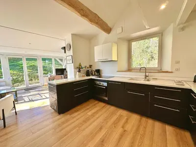 Cuisine ou kitchenette dans l'établissement Clos de Fougères - La Grange 6-7 personnes