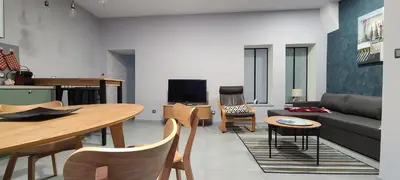 Coin salon dans l'établissement appartement plein centre ville
