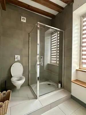 Salle de bains dans l'établissement Maison cosy à côté de Beaune