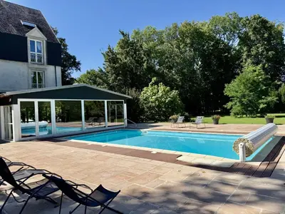 Piscine de l'établissement Domaine du Château de Nantilly ou située à proximité