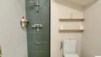 Salle de bains dans l'établissement Le Cosy - Place du 30 octobre - 4 personnes