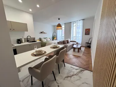 Cuisine ou kitchenette dans l'établissement La Suite Asmée - Centre-ville Lons-le-Saunier