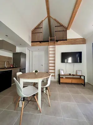Cuisine ou kitchenette dans l'établissement Maison individuelle meublée