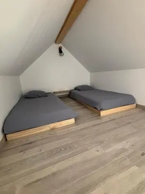 Un ou plusieurs lits dans un hébergement de l'établissement Maison individuelle meublée