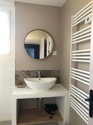 Salle de bains dans l'établissement Le Grand Gîte - Gites BO