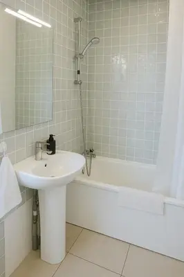 Salle de bains dans l'établissement Grand appartement 3 chambres Wifi & Parking