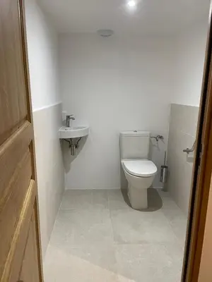 Salle de bains dans l'établissement Auberge du Vieux Brancion