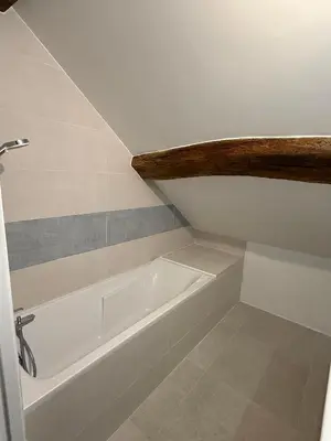 Salle de bains dans l'établissement Auberge du Vieux Brancion
