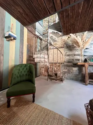 Coin salon dans l'établissement Loft Magazzino