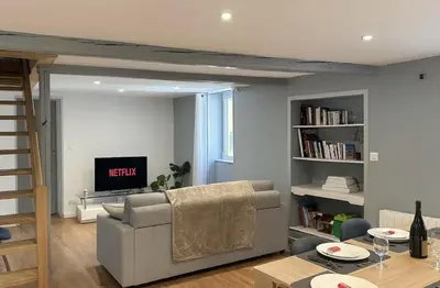 Coin salon dans l'établissement Les Loges du Beaujolais Maison Chic et Confort