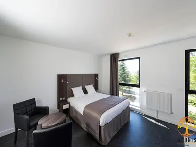 Un ou plusieurs lits dans un hébergement de l'établissement Adonis Dijon Double apartment