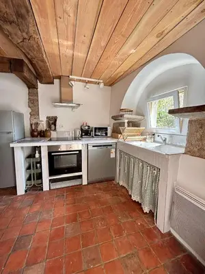 Cuisine ou kitchenette dans l'établissement L'Abeille Maison - Proximité Dijon et Circuit Dijon Prenois