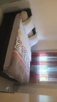 Un ou plusieurs lits dans un hébergement de l'établissement Joli appartement de 2 chambres au centre-ville
